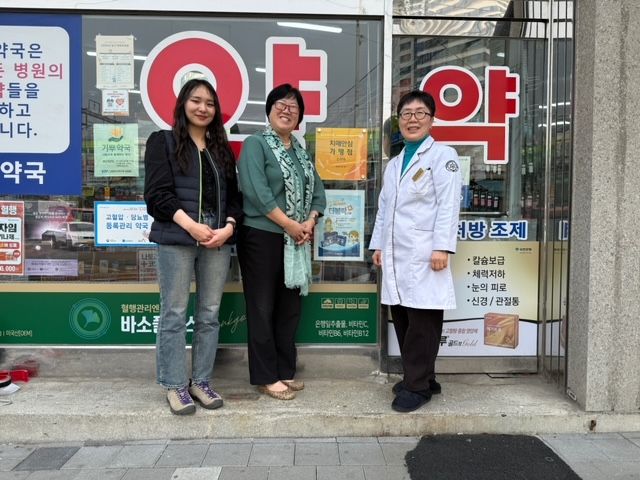 남양주시 동부보건소가 ‘김약국’을 치매안심가맹점으로 신규 지정했다. 남양주시 제공