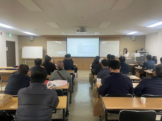 5-1. 중장년 맞춤 경비직 취업전략 교육 모습