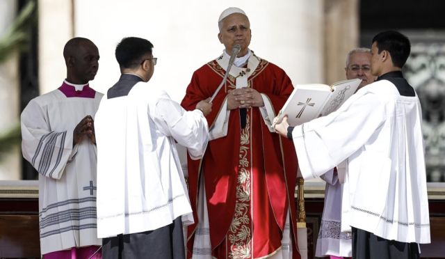 종려주일 미사 집전하는 레오14세 교황. 연합뉴스
