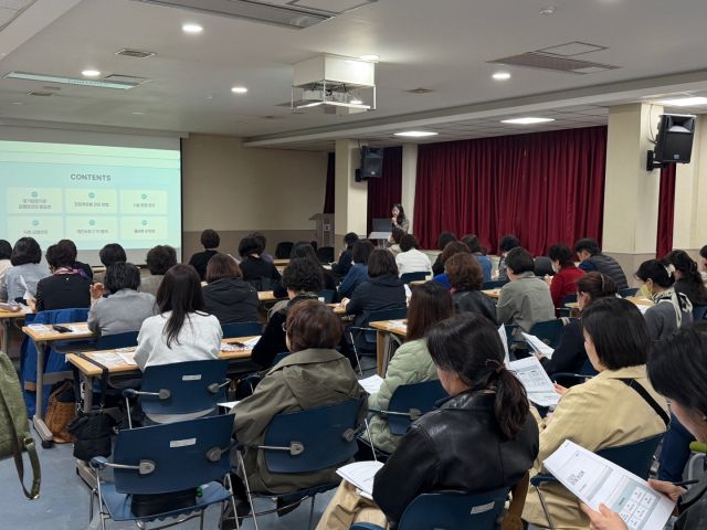 장기요양기관 종사자 대상의 감염관리 예방교육. 부천시 제공