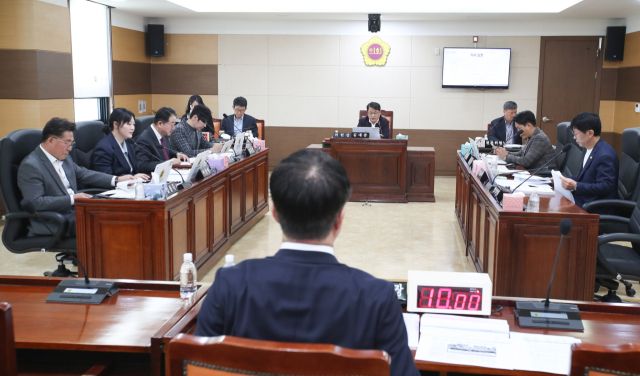 30일 인천시의회에서 열린 건설교통위원회 3차 회의에서 ‘인천시 노후계획도시 정비 및 지원에 관한 조례안’을 수정 가결이 이뤄졌다. 시의회 제공