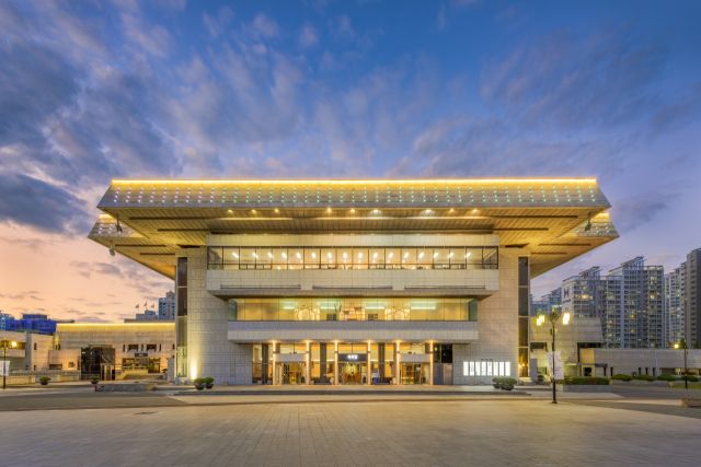 경기아트센터 대극장 전경. 경기아트센터 제공