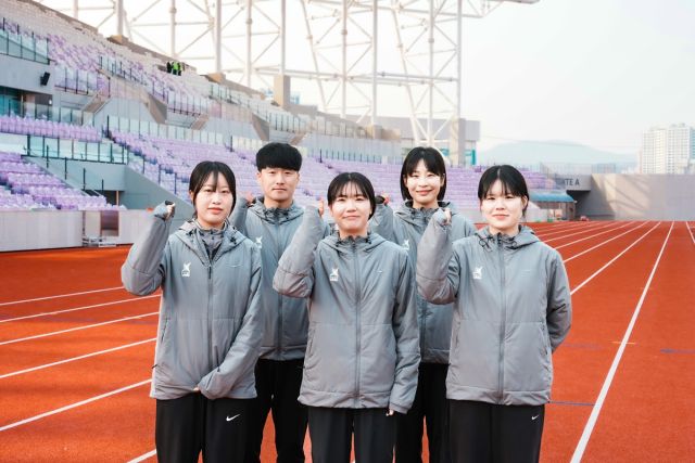 광주에서 개최되는 ‘제72회 경기도종합체육대회’를 앞두고 막바지 담금질에 들어간 광주시청 육상팀이 G스타디움 트랙에서 화이팅을 외치고 있다. 광주시 제공