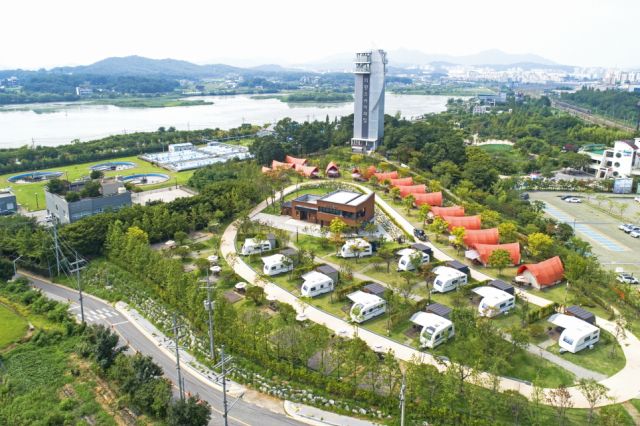 의왕 왕송호수 캠핑장 전경. 의왕도시공사 제공