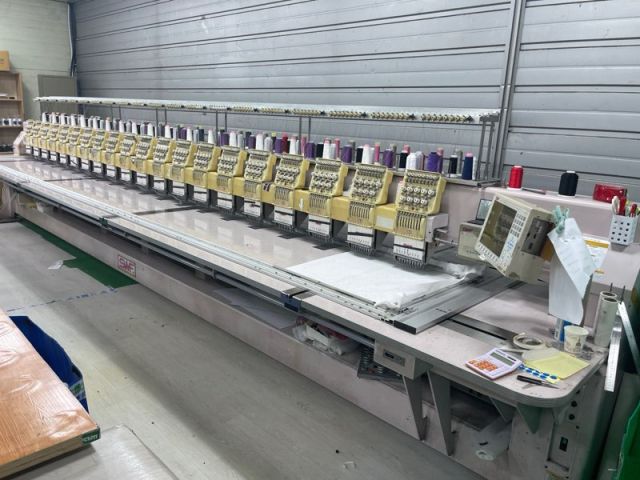 폴로 상표 자수 기계가 설치된 공장 내부. 인천세관 제공