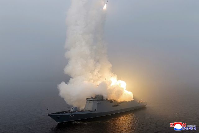 지난 4일 구축함 ‘최현호의 함대지 전략순항미사일 시험발사 모습. 연합뉴스