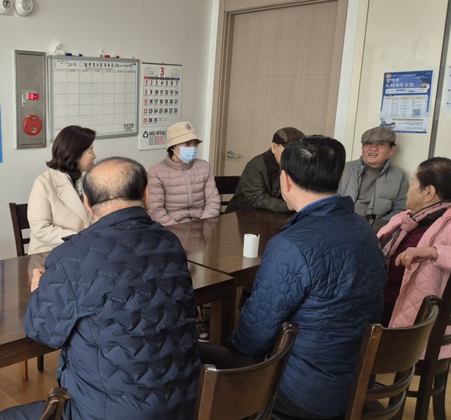 남양주시 별내행정복지센터가 지난 4일 경로당 순회 방문을 통해 어르신 소통 강화에 나섰다. 남양주시 제공