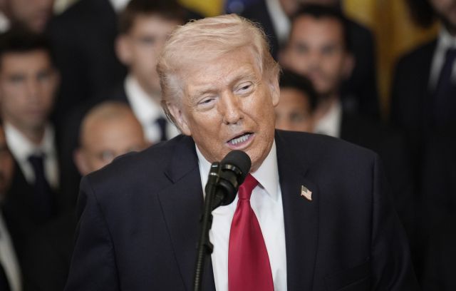 도널드 트럼프 미국 대통령이 5일(현지시간) 미국 워싱턴 DC 백악관 이스트룸에서 열린 2025 MLS컵 챔피언 인터 마이애미 초청 행사에서 연설하고 있다. EPA=연합뉴스