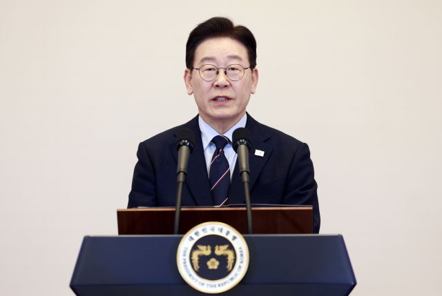 이재명 대통령이 6일 청와대 영빈관에서 열린 2026년 준장 진급 장성 삼정검 수여식에서 격려사를 하고 있다. 연합뉴스