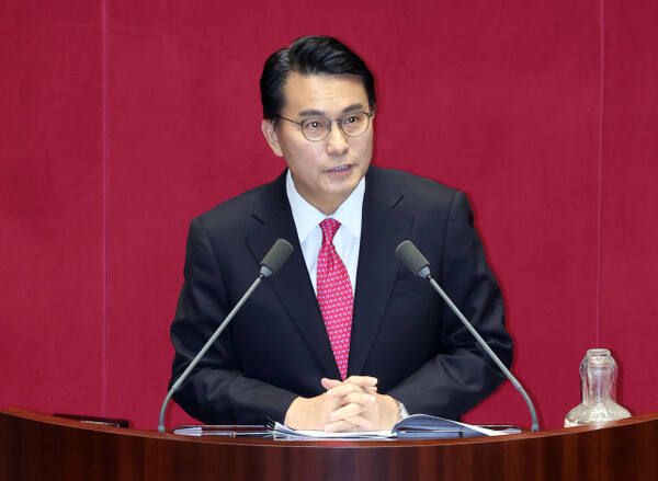 국민의힘 윤상현 의원이 지난 2월9일 국회 본회의장에서 열린 정치·외교·통일·안보 분야 대정부질문에서 질문하고 있다. 연합뉴스