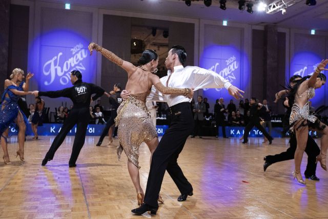 파라다이스시티가 지난 6~7일 인천 중구 파라다이스시티에서 열린 세계적 귄위의 댄스스포츠 축제 ‘2026 코리아오픈 댄스스포츠 월드챔피언쉽’을 공식 후원하며 문화예술을 넘어 스포츠 콘텐츠까지 영역을 확대하고 있다. 파라다이스시티 제공