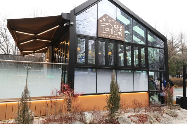 부천중앙공원 내에 개장한 카페 ‘담온 1177’ 전경. 부천시 제공