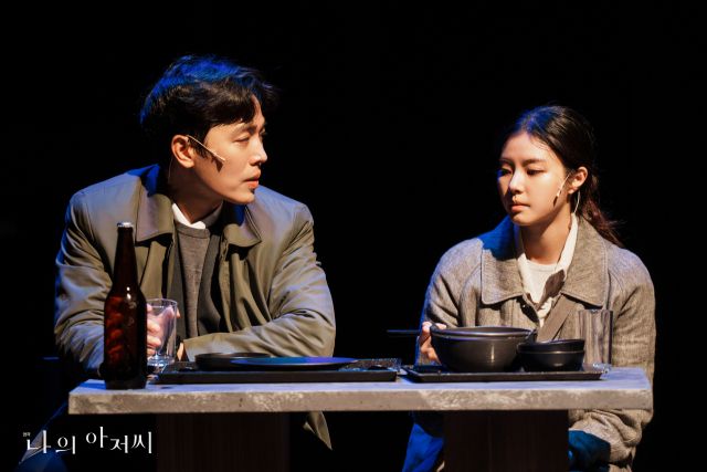 연극 ‘나의 아저씨’ 스틸컷. 수원문화재단 제공