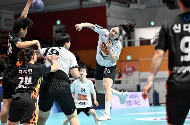 2025-2026시즌 리그 개막 후 13경기 무패 행진을 달리고 있는 선두 광명 SK슈가글라이더즈. 한국핸드볼연맹 제공