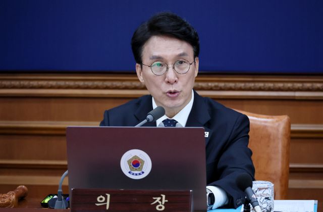 김민석 국무총리가 11일 서울 종로구 정부서울청사에서 열린 임시국무회의에서 발언하고 있다. 연합뉴스