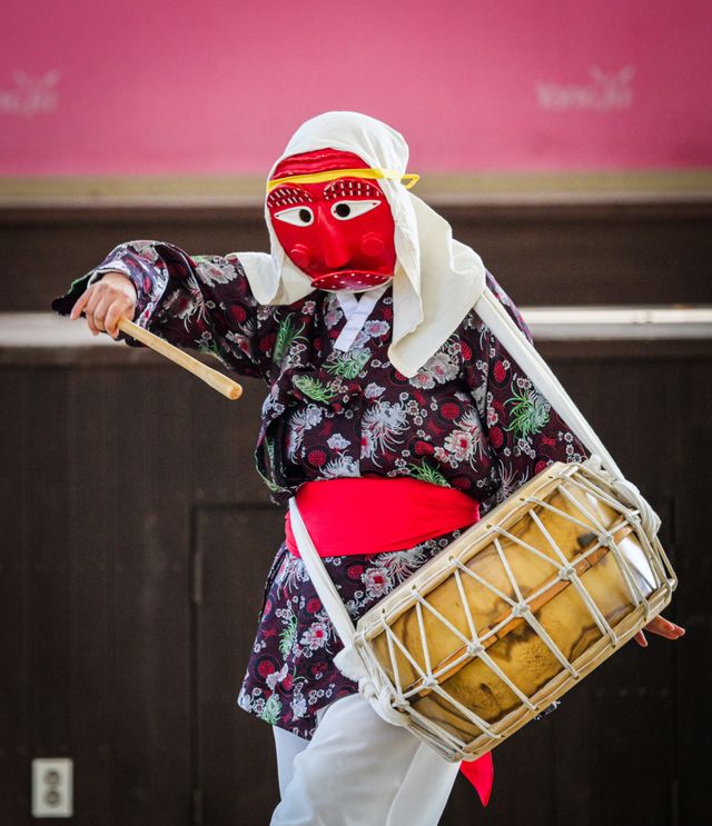 11일 오후 양주별산대놀이마당에서 열린 '2026년 경기도 무형유산 상설공연 별·소·굿' 행사에서 애사당 법고놀이가 진행되고 있다.