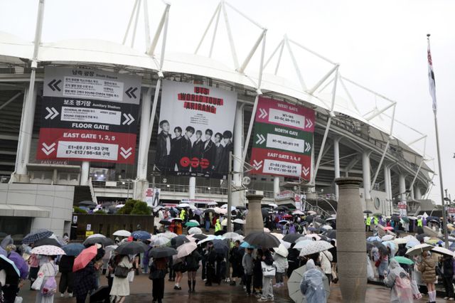 9일 고양종합운동장에서 열린 방탄소년단(BTS) 공연 관람객들이 입장하고 있다. 고양특례시 제공