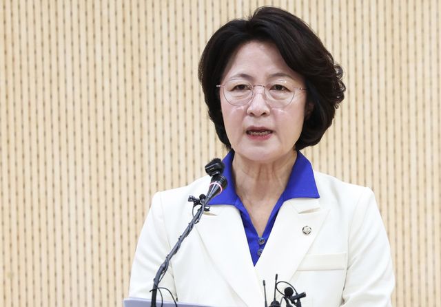 더불어민주당 추미애 경기도지사 후보가 8일 경기도 수원시 경기도의회에서 기자회견을 하고 있다. 연합뉴스