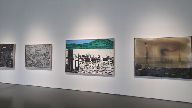 1990년대 국가의 풍경을 그려낸 김정헌의 작품들. 이나경기자