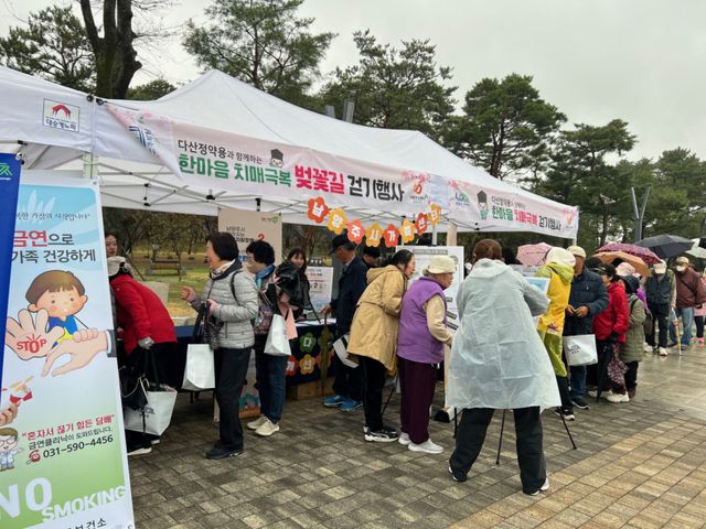 남양주보건소 치매안심센터가 이석영 광장에서 ‘한마음걷기행사’를 개최했다. 남양주시 제공