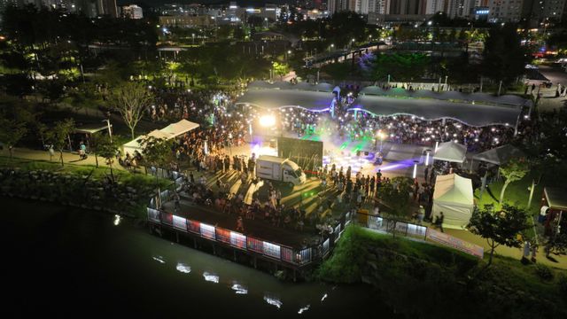 지난해 하남 미사호수공원 계단광장에서 열린 ‘스테이지 하남!’ 오픈공연 모습. 하남시 제공