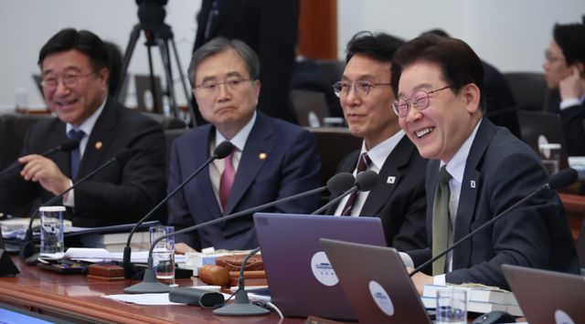 이재명 대통령이 14일 청와대에서 열린 국무회의 겸 비상경제점검회의에서 발언하고 있다. 연합뉴스