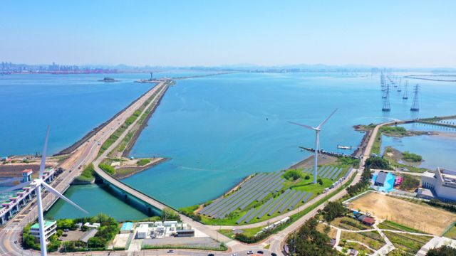 안산시 단원구 대부도 방아머리 입구에서 바라본 시화호 전경. 안산시 제공