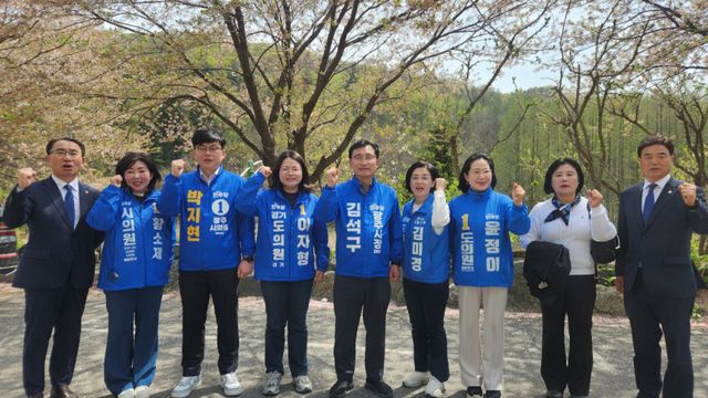 광주을 지역구 도·시의원들과 6·3 지방선거 출마 예정자들이 한 자리에 모여 김석구 광주시장 예비후보와 ‘원팀’을 선언하고 있다. 김석구 예비후보 선거 캠프 제공