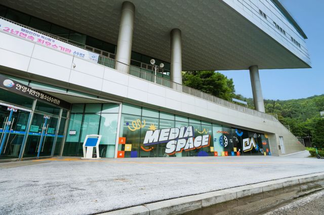 안양 만안청소년수련관 영상미디어실 전경. 안양시 제공