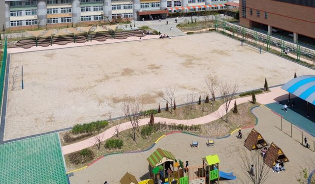 "차범근·박지성·손흥민도 흙바닥에서 시작했다" 축구공 없는 운동장 [포토뉴스]