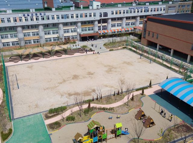 "차범근·박지성·손흥민도 흙바닥에서 시작했다" 축구공 없는 운동장 [포토뉴스]