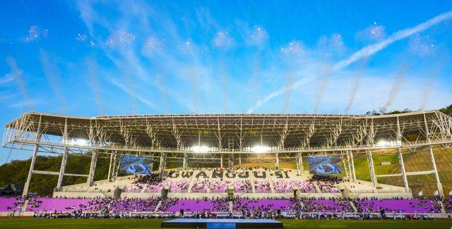 16일 광주시 G-스타디움에서 열린 '제72회 경기도체육대회'에서 개회를 알리는 폭죽이 터지고 있다. 홍기웅기자