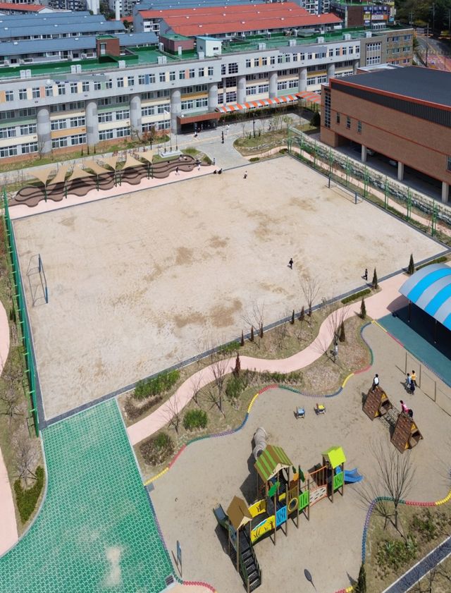 "차범근·박지성·손흥민도 흙바닥에서 시작했다" 축구공 없는 운동장 [포토뉴스]