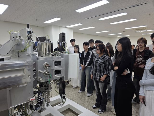 한겨레고등학교 학생들이 15일 평택대학교를 방문해 진로체험활동을 진행했다. 한겨레고등학교 제공