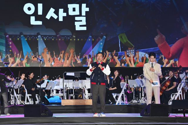 지난 18일 하남종합운동장에서 열린 ‘2026 하남 뮤직 페스티벌-뮤직 인 더 하남(Music in the Hanam)’에서 이현재 시장이 인사말을 하고 있다. 하남시 제공