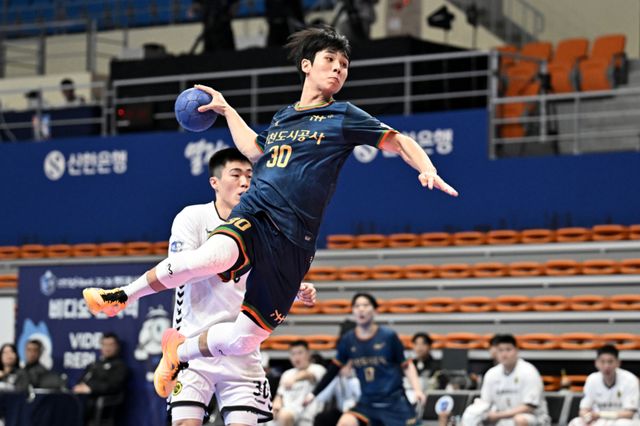 남자 핸드볼 인천도시공사의 이요셉. 한국핸드볼연맹 제공