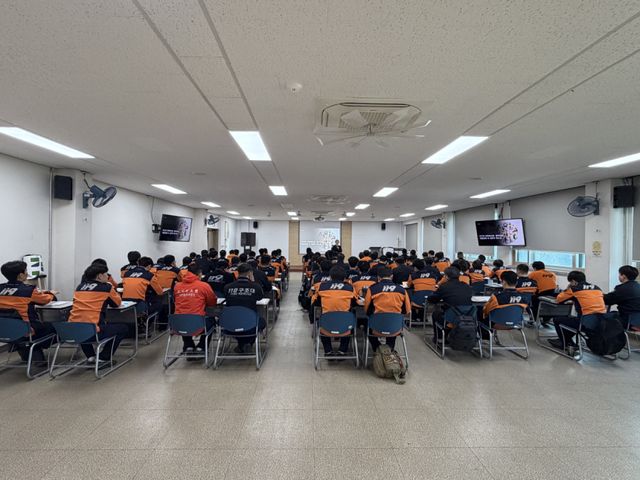 경기도여성가족재단이 12월까지 경기도내 소방공무원 대상으로 성인지 교육을 실시한다. 경기도여성가족재단 제공