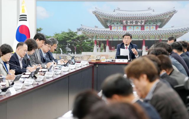 최근 광주시청 비전홀에서 열린 확대간부회의에서 방세환 시장이 회의를 주재하고 있다. 광주시 제공