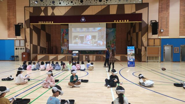 안산지역 초등학교애서 1학년 학생들을 대상으로 안전 골든타임 체험형 교육이 열리고 있다. 안산시 제공