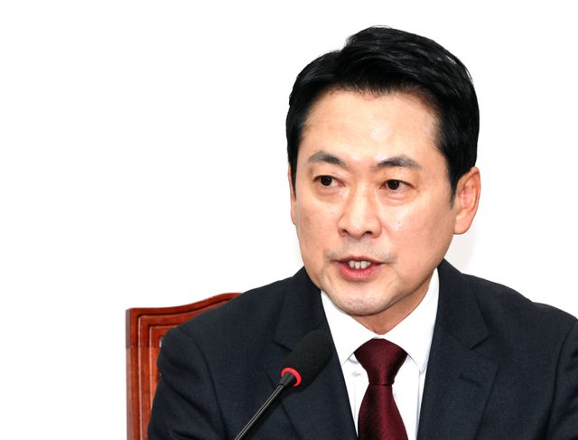 미국 방문 일정을 마친 뒤 20일 새벽에 귀국한 국민의힘 장동혁 대표가 국회에서 열린 최고위원회의에서 발언하고 있다. 연합뉴스