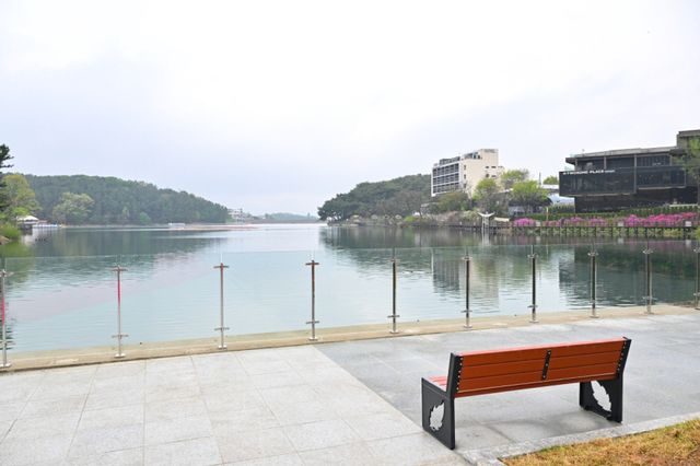 리뉴얼을 마친 포천 고모호수공원 전경. 포천시 제공