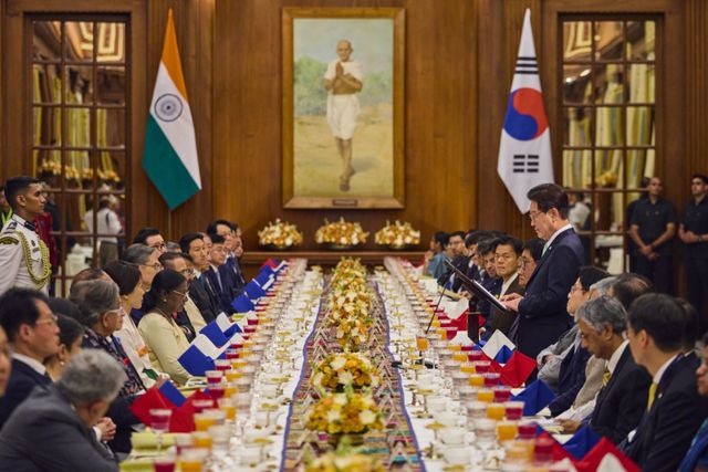 이재명 대통령이 20일(현지시간) 인도 뉴델리 대통령궁에서 열린 드로우파디 무르무 인도 대통령 주최 국빈 만찬에 발언하고 있다. 연합뉴스