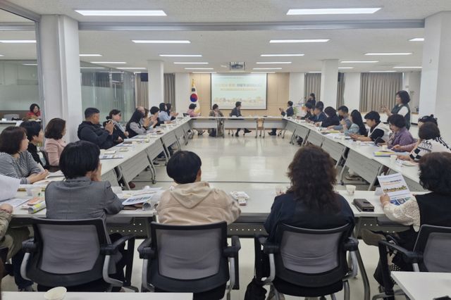 시흥시가 지난 21일 연성동 행정복지센터 다목적실에서 간담회를 실시했다. 시흥시 제공