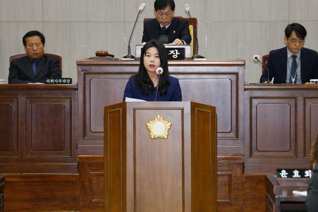 손은비 인천 중구의회 의원이 21일 열린 중구의회 제332회 임시회 제1차 본회에서 영종지역 청소년쉼터 설치 필요성을 제기하고 있다. 중구의회 제공