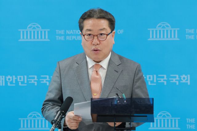 국민의힘 조광한 최고위원이 12일 국회 소통관에서 경기도지사 출마를 선언하고 있다. 연합뉴스