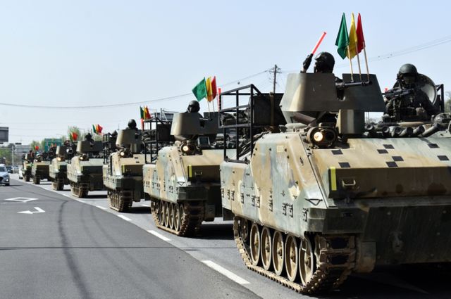 육군 제2기갑여단 용호대대와 야생마대대 K200A1 장갑차들이 장거리 기동훈련을 실시하고 있다. 육군 제2기갑여단 제공