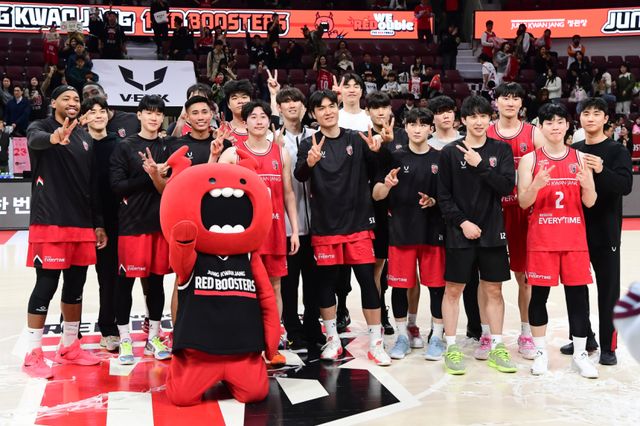 안양 정관장은 2025-26 LG전자 프로농구 4강 플레이오프(5전3선승제)서 부산 KCC와 맞대결을 펼친다. KBL 제공