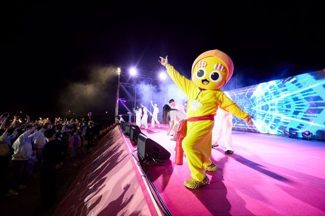 양주 회암사지 왕실축제에서 처음 선보인 DJ파티에서 양주시 대표 캐릭터 별산이 관객들의 흥을 돋우고 있다. 양주시 제공