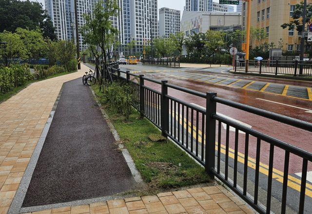 2025년 보행자용 방호울타리 정비 후 모습.과천시 제공