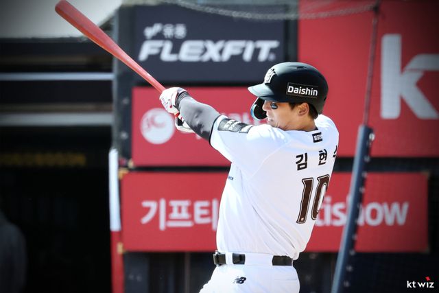 2026시즌 KT의 타선을 이끌고 있는 김현수. KT 제공